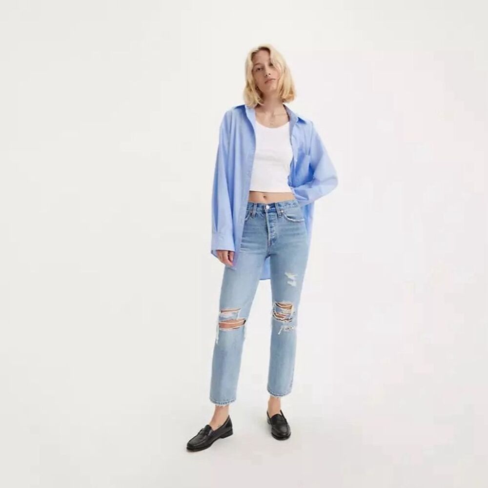 Levi's Women's Wedgie Straight Fit Jeans Light Wash Size 25 High-Rise Distressed